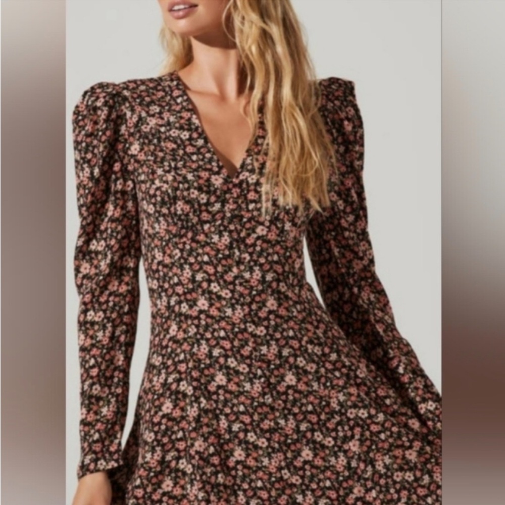 ASTR Women's V Neck Covered Button Midi Dress In Black Clay Floral Size M